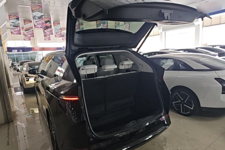 Used XPeng X9 2025 650 Long-Range Max Trunk