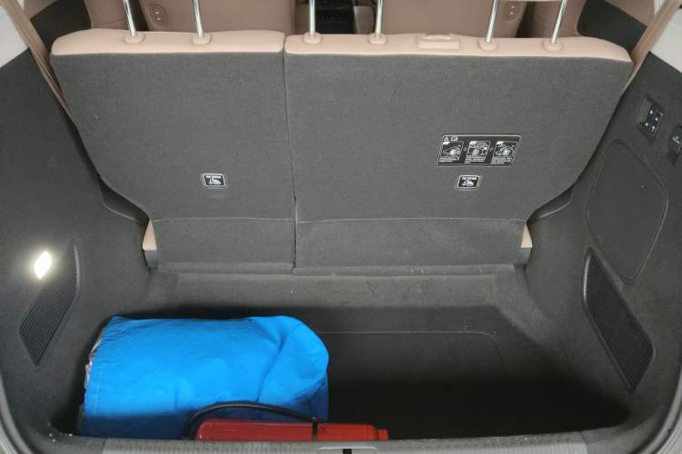 Used XPeng X9 2025 740 Ultra-Long Range Max Trunk