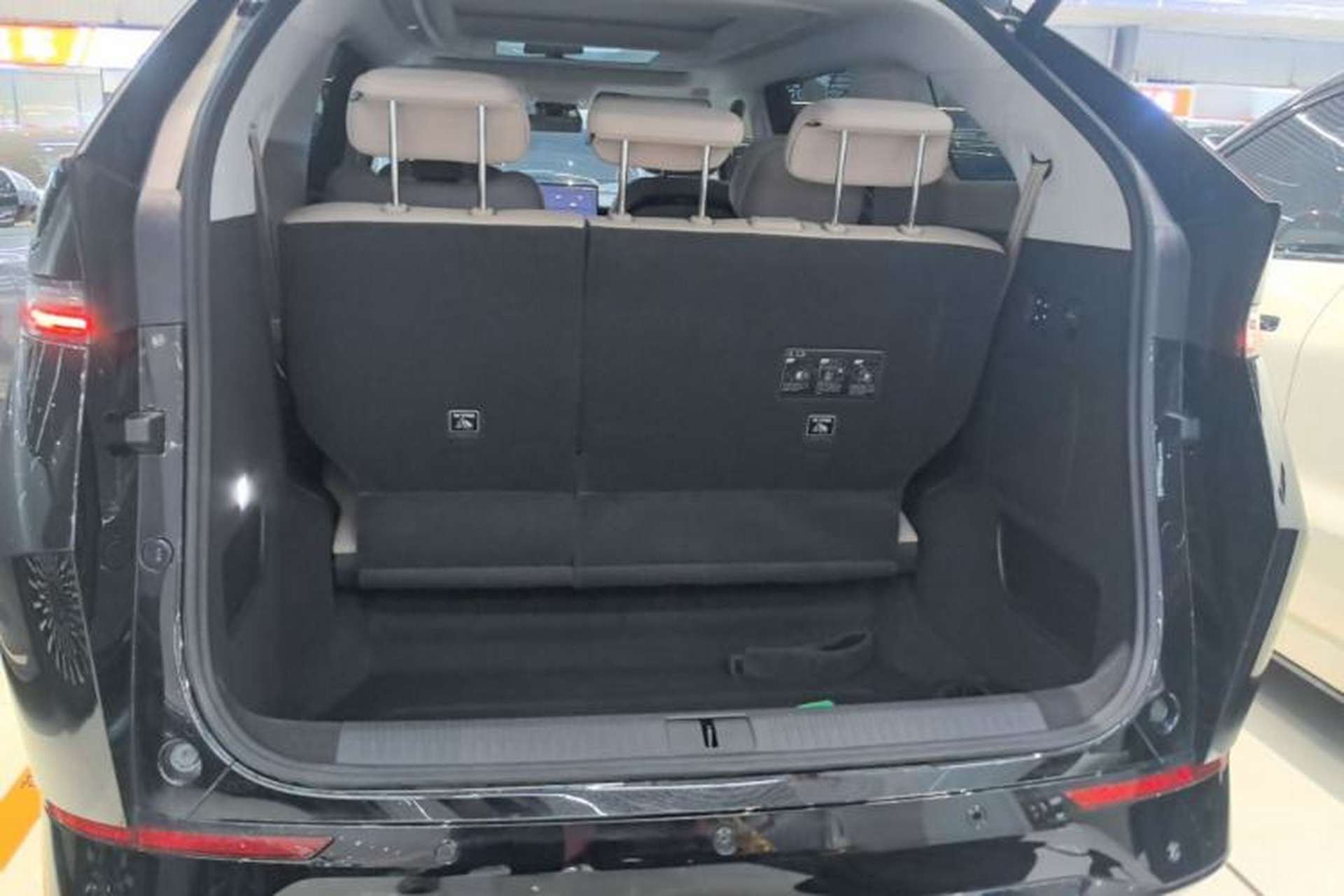 Used XPeng X9 2025 740 Ultra-Long Range Max Trunk