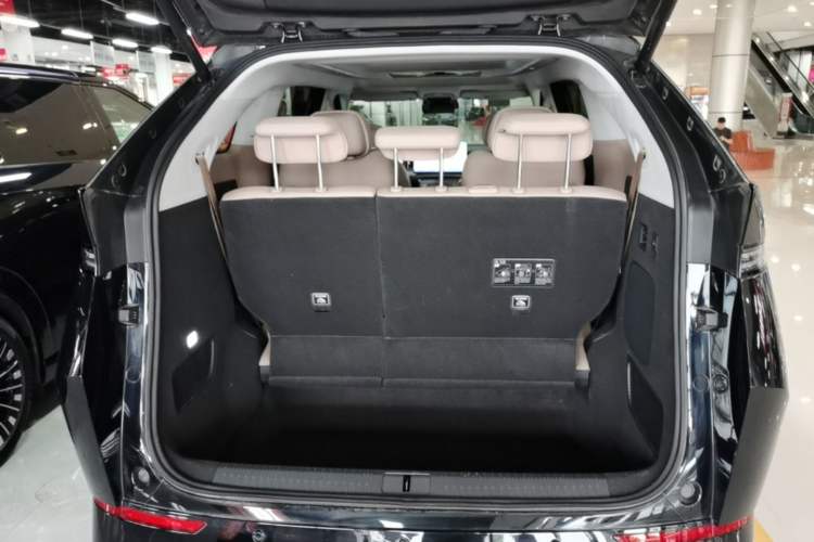 Used XPeng X9 2025 740 Ultra-Long Range Max Trunk