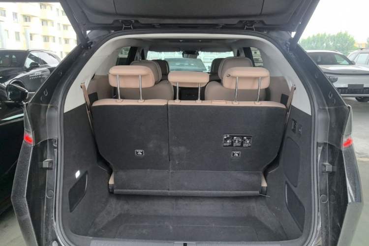 Used XPeng X9 2025 740 Ultra-Long Range Max Trunk