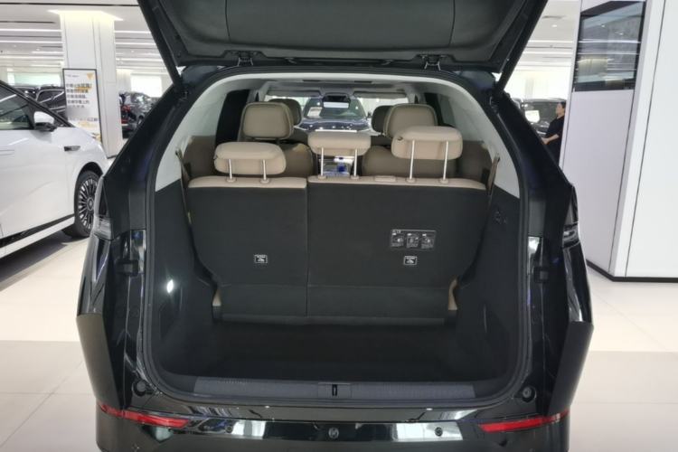 Used XPeng X9 2025 740 Ultra-Long Range Max Trunk