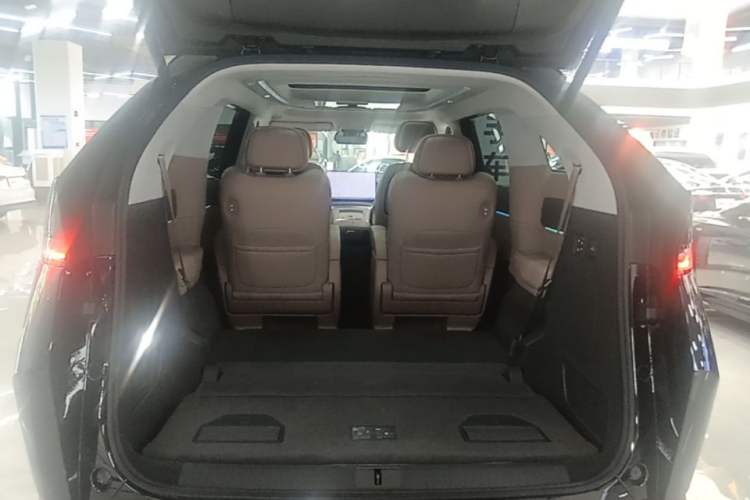 Used XPeng X9 2025 650 Long-Range Max Trunk