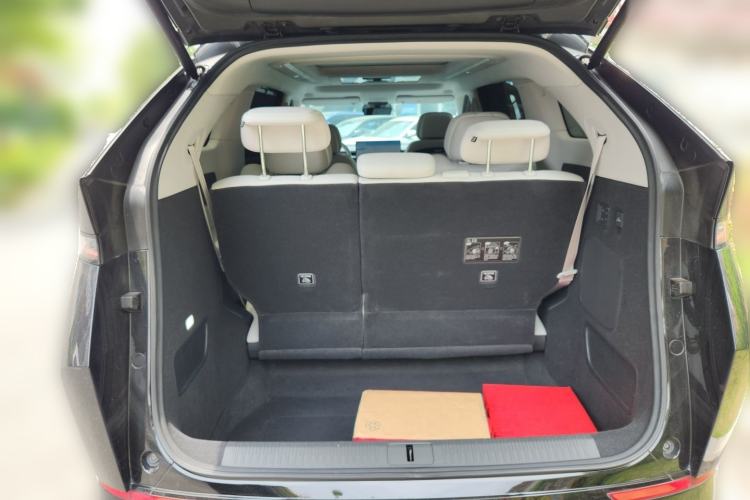 Used XPeng X9 2025 740 Ultra-Long Range Max Trunk