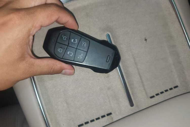 Used XPeng X9 2025 740 Ultra-Long Range Max Vehicle Key