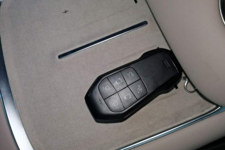 Used XPeng X9 2025 740 Ultra-Long Range Max Vehicle Key