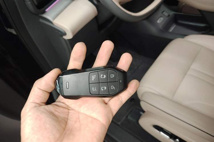 Used XPeng X9 2025 740 Ultra-Long Range Max Vehicle Key