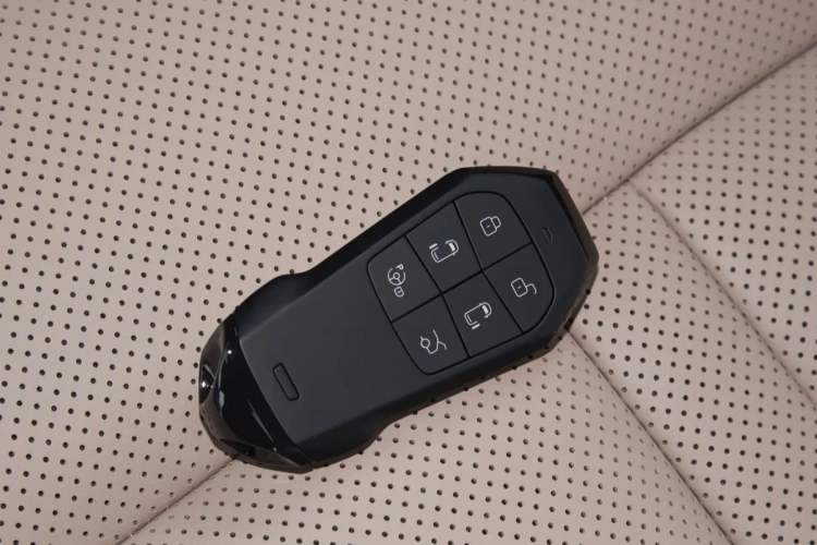 Used XPeng X9 2025 740 Ultra-Long Range Max Vehicle Key