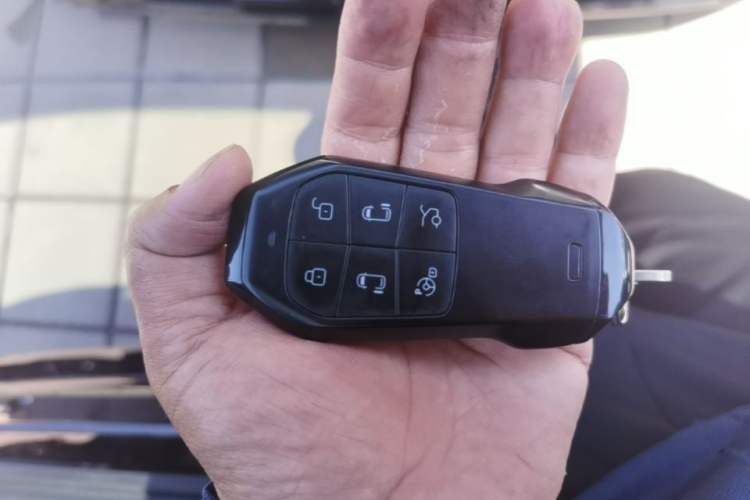Used XPeng X9 2025 740 Ultra-Long Range Max Vehicle Key