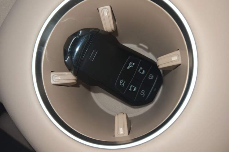 Used XPeng X9 2025 740 Ultra-Long Range Max Vehicle Key