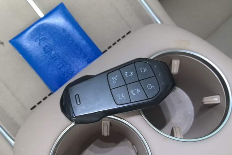 Used XPeng X9 2025 740 Ultra-Long Range Max Vehicle Key