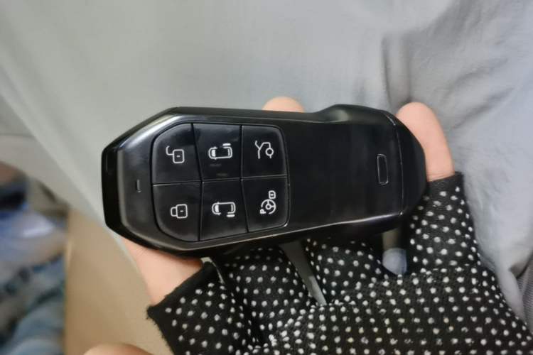 Used XPeng X9 2025 740 Ultra-Long Range Max Vehicle Key