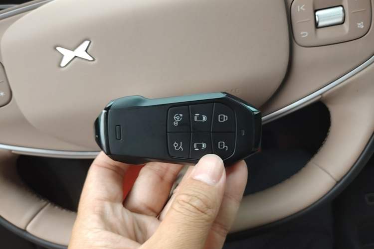 Used XPeng X9 2025 740 Ultra-Long Range Max Vehicle Key