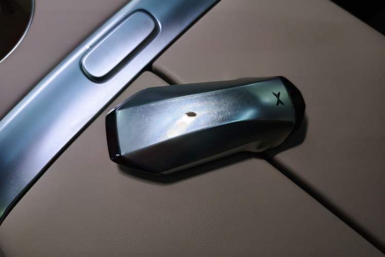 Used XPeng X9 2025 740 Ultra-Long Range Max Vehicle Key