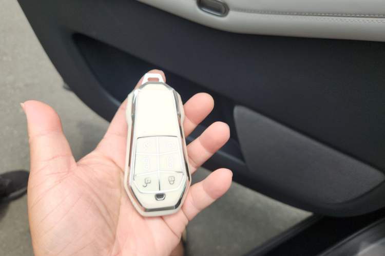 Used XPeng X9 2025 740 Ultra-Long Range Max Vehicle Key