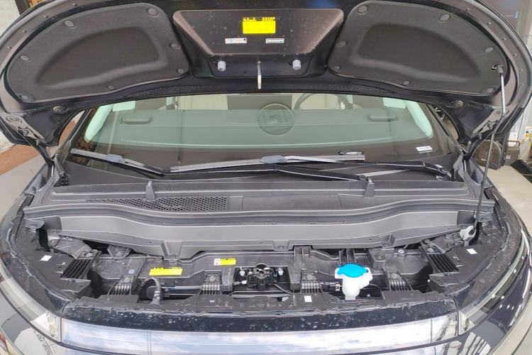Used XPeng X9 2025 650 Long-Range Max Engine Bay