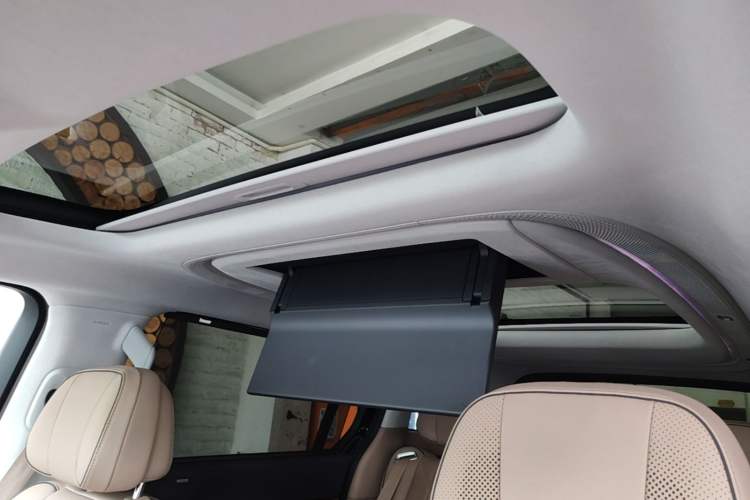 Used XPeng X9 2025 650 Long-Range Max Headliner