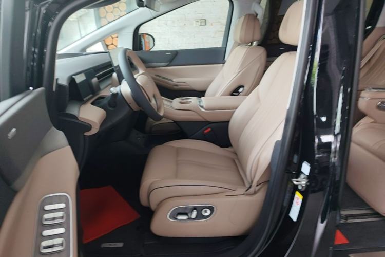 Used XPeng X9 2025 650 Long-Range Max Left Front Seat