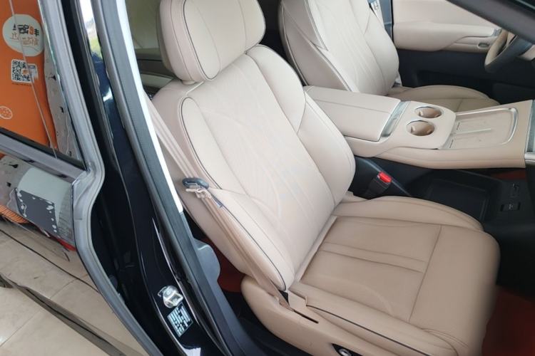 Used XPeng X9 2025 650 Long-Range Max Right Front Seat