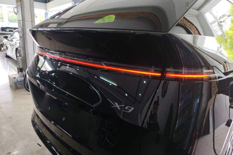 Used XPeng X9 2025 650 Long-Range Max Right Rear Taillight
