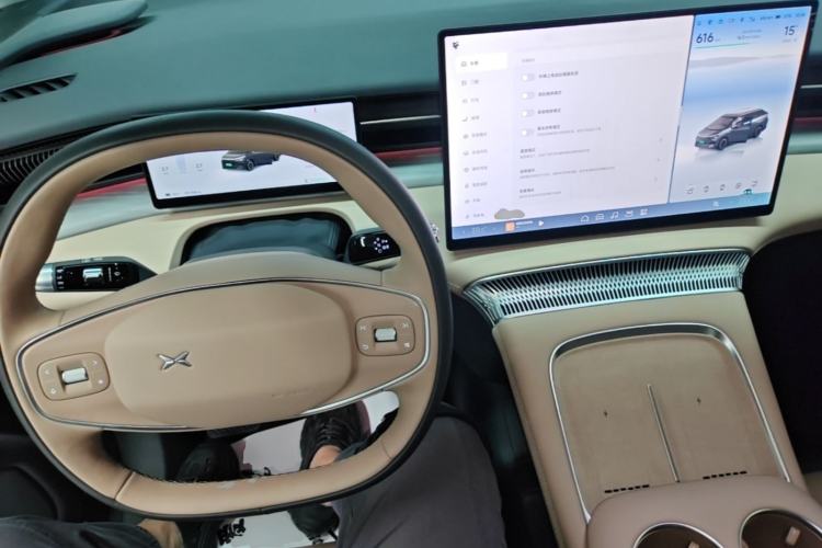 Used XPeng X9 2025 740 Ultra-Long Range Max Center Console