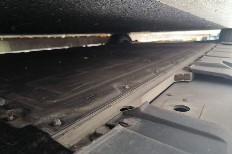 Used XPeng X9 2025 740 Ultra-Long Range Max Chassis Rear Left