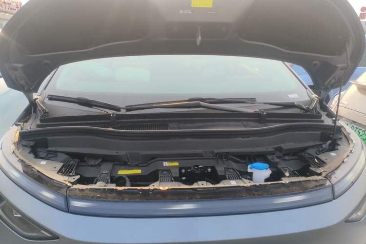 Used XPeng X9 2025 650 Long-Range Max Engine Bay