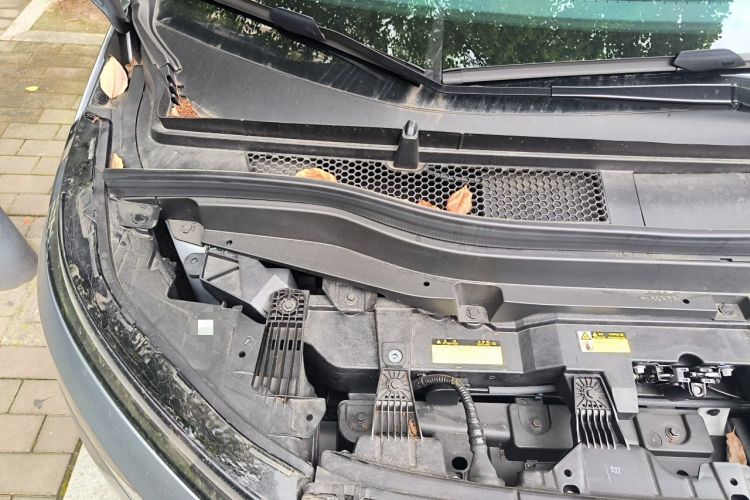 Used XPeng X9 2025 740 Ultra-Long Range Max Engine Bay Right