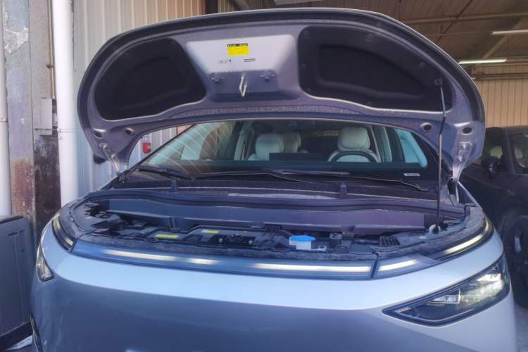 Used XPeng X9 2025 740 Ultra-Long Range Max Engine Bay