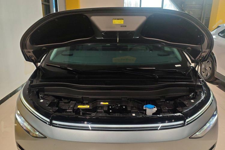 Used XPeng X9 2025 740 Ultra-Long Range Max Engine Bay
