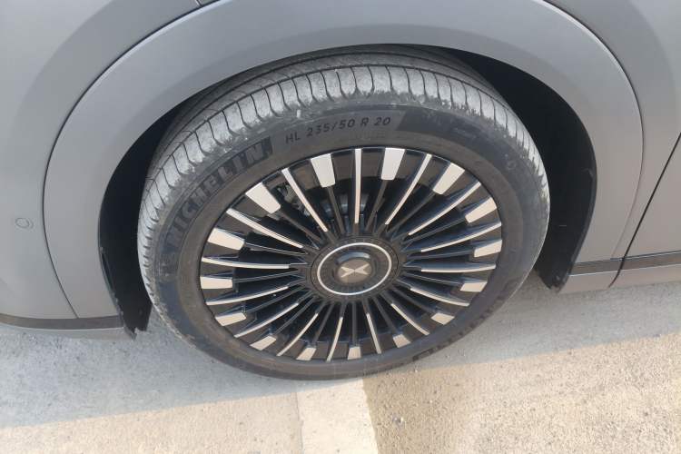 Used XPeng X9 2025 650 Long-Range Max Exterior 4