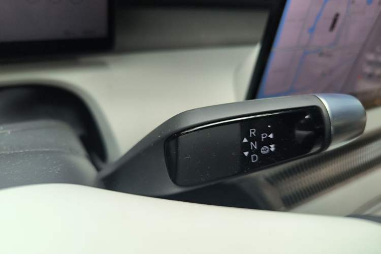 Used XPeng X9 2025 740 Ultra-Long Range Max Gear Lever