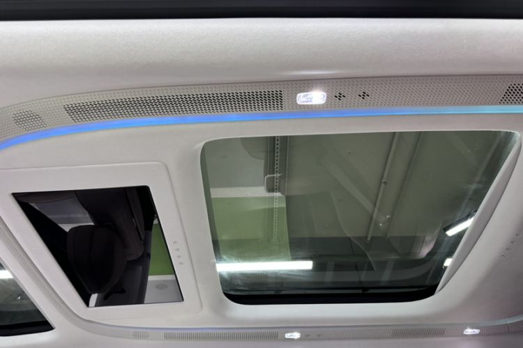 Used XPeng X9 2025 650 Long-Range Max Headliner