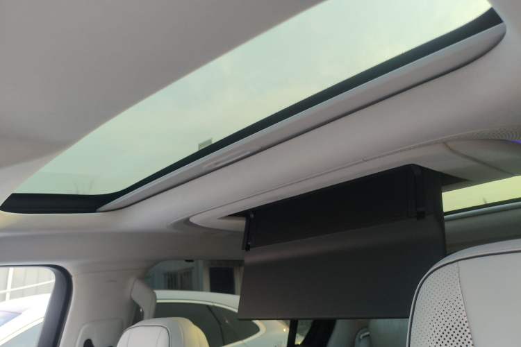 Used XPeng X9 2025 650 Long-Range Max Headliner