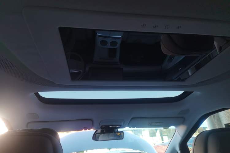 Used XPeng X9 2025 740 Ultra-Long Range Max Headliner