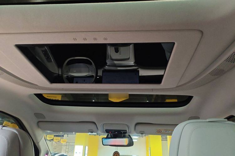 Used XPeng X9 2025 740 Ultra-Long Range Max Headliner
