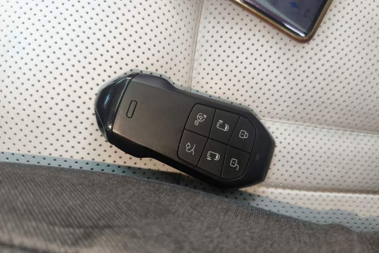 Used XPeng X9 2025 650 Long-Range Max Interior 1
