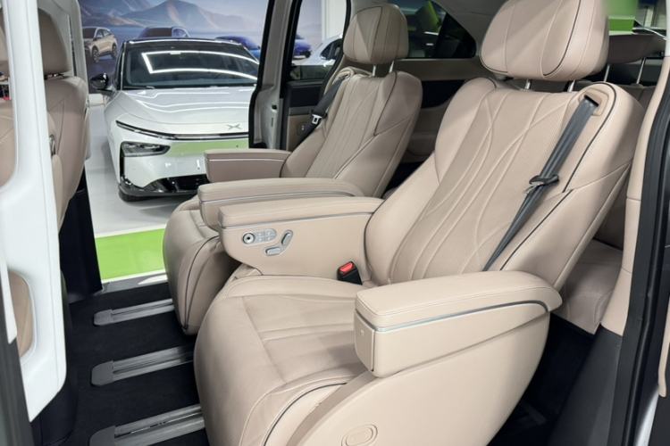 Used XPeng X9 2025 650 Long-Range Max Interior 4