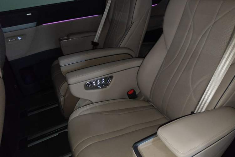 Used XPeng X9 2025 740 Ultra-Long Range Max Interior 4