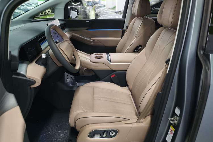 Used XPeng X9 2025 650 Long-Range Max Left Front Seat