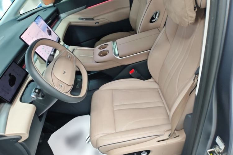 Used XPeng X9 2025 740 Ultra-Long Range Max Left Front Seat
