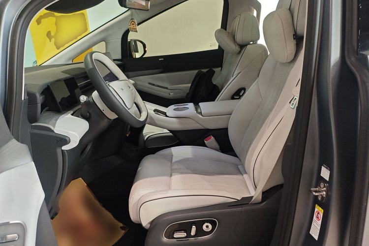 Used XPeng X9 2025 740 Ultra-Long Range Max Left Front Seat