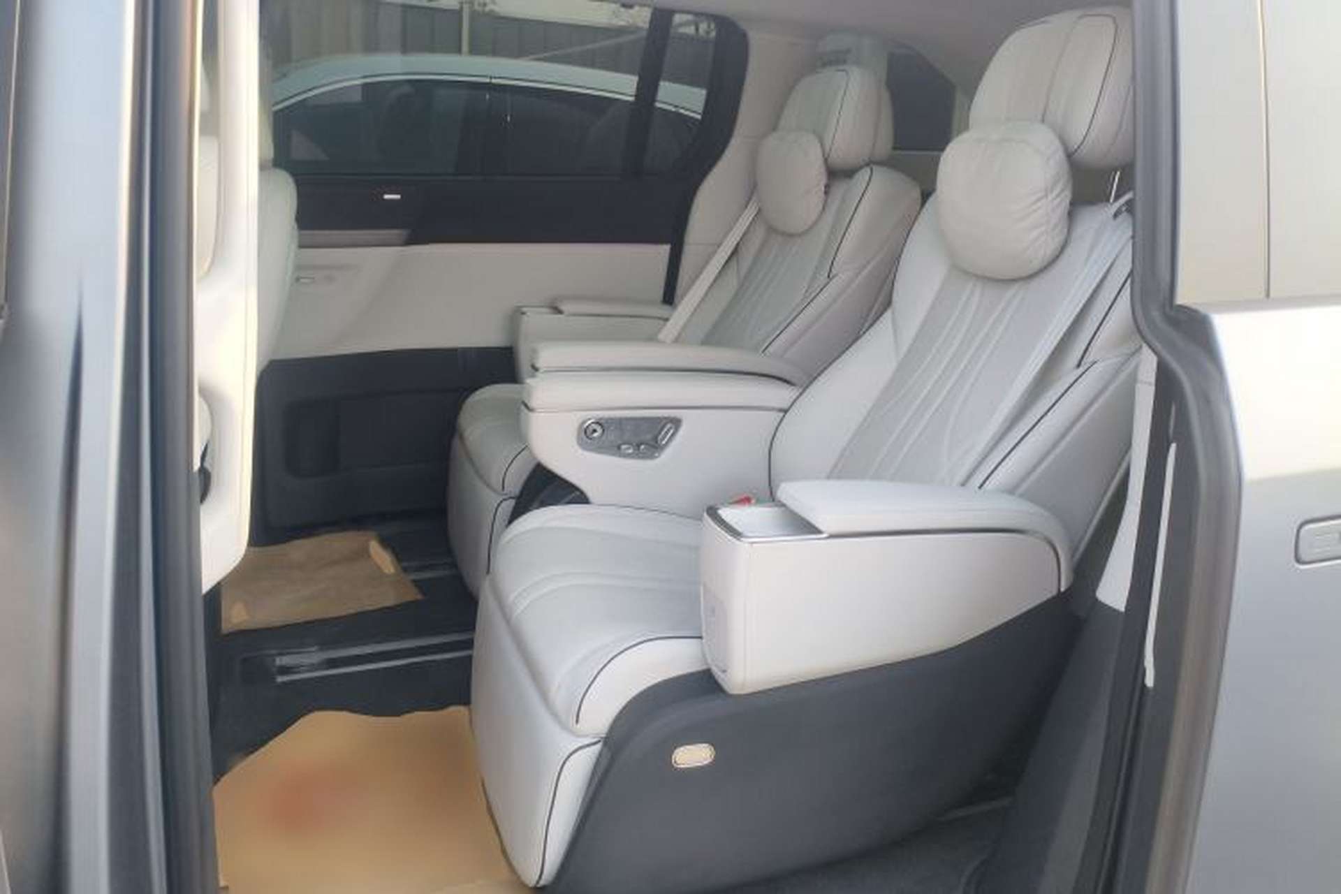 Used XPeng X9 2025 650 Long-Range Max Left Rear Seat