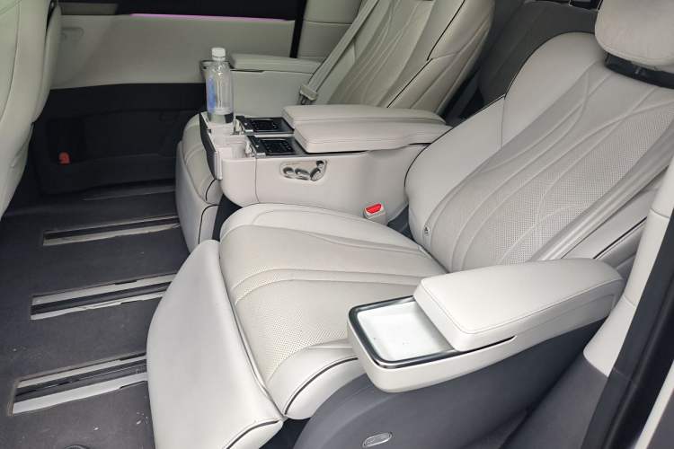 Used XPeng X9 2025 740 Ultra-Long Range Max Left Rear Seat