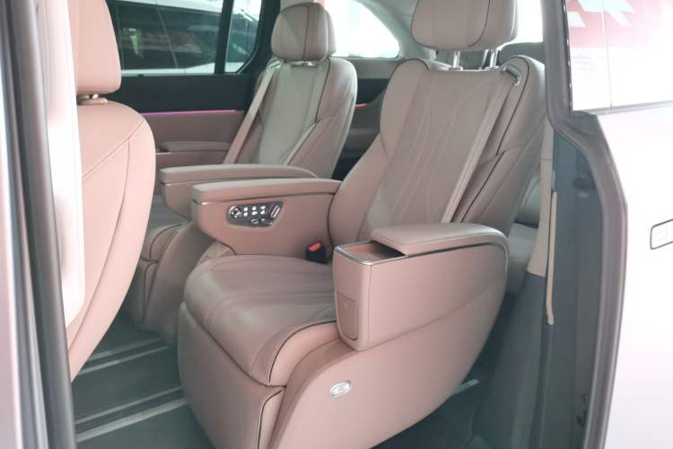 Used XPeng X9 2025 740 Ultra-Long Range Max Left Rear Seat