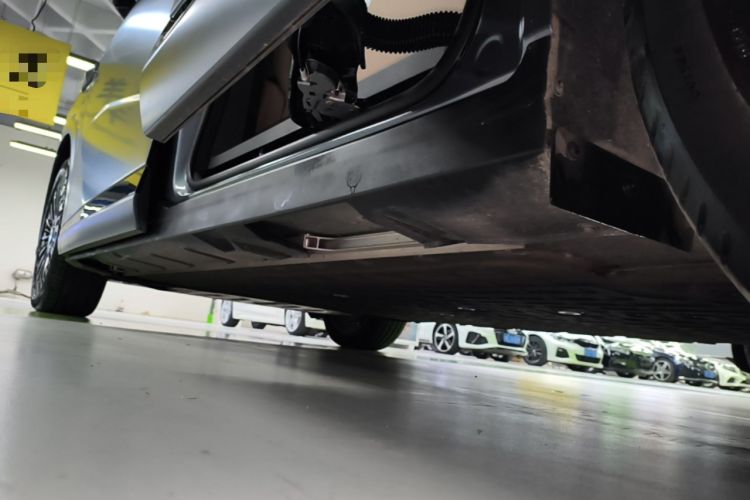 Used XPeng X9 2025 650 Long-Range Max Left Side Sill