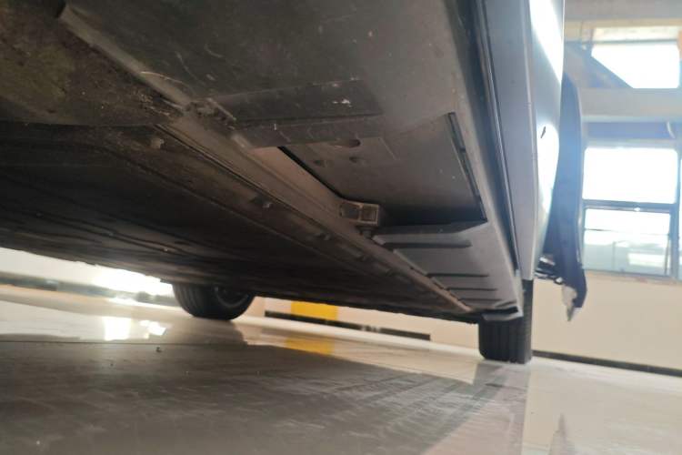 Used XPeng X9 2025 740 Ultra-Long Range Max Left Side Sill