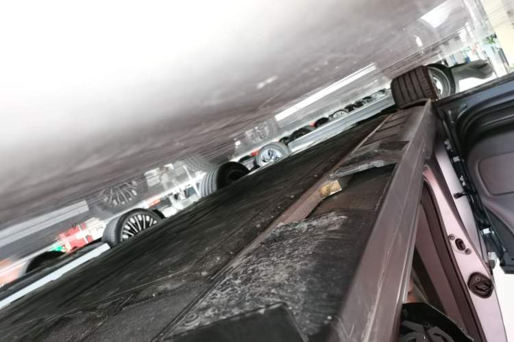 Used XPeng X9 2025 740 Ultra-Long Range Max Left Side Sill