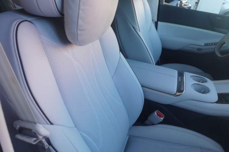 Used XPeng X9 2025 740 Ultra-Long Range Max Right Front Seat