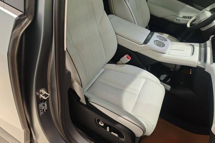 Used XPeng X9 2025 740 Ultra-Long Range Max Right Front Seat